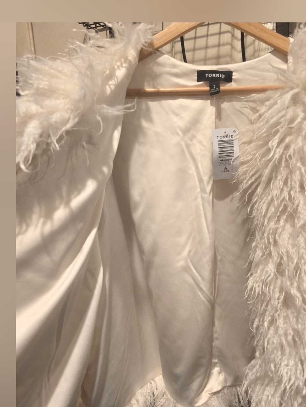 TORRID 2X Shaggy Faux Fur Jacket Cropped Coat Elegant Party Bridal - Picture 8 of 9